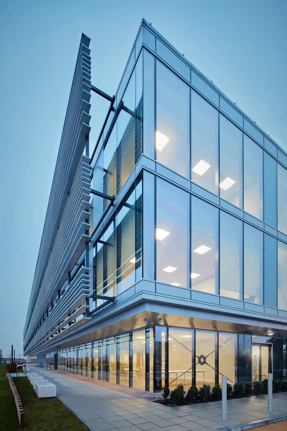 نمای شیشه و آلومینیوم